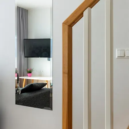 Guest In Center